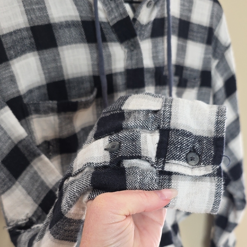 AE Cozy Cabin Cropped Hoodie Flannel Shirt Black White Plaid Distressed S Grunge - Picture 7 of 13